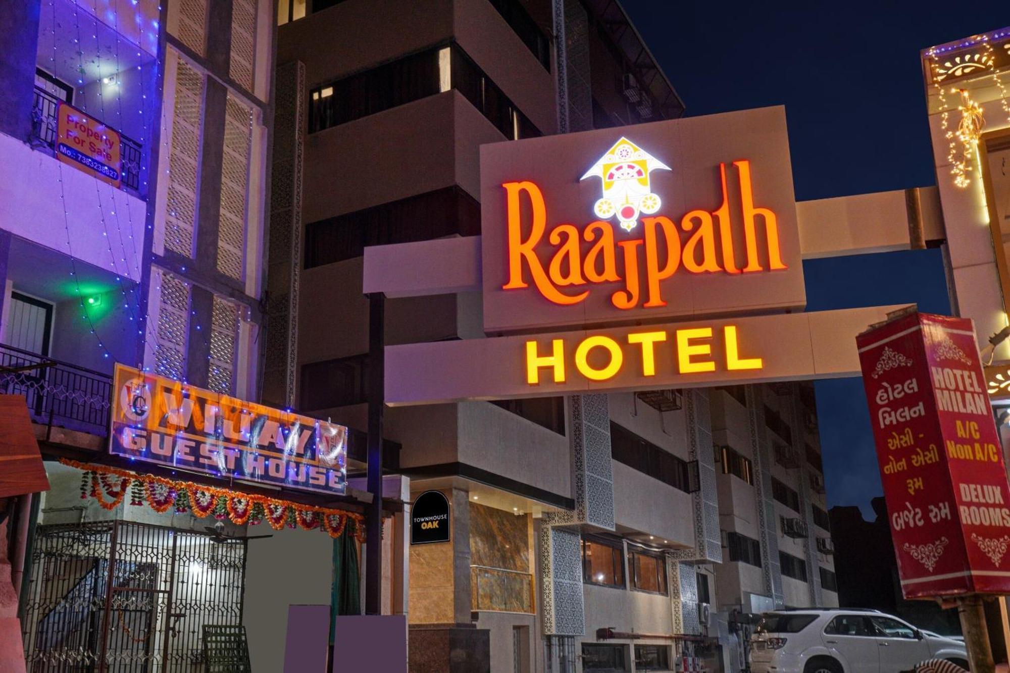 Clubhouse Hotel Raajpath Vadodara Bagian luar foto