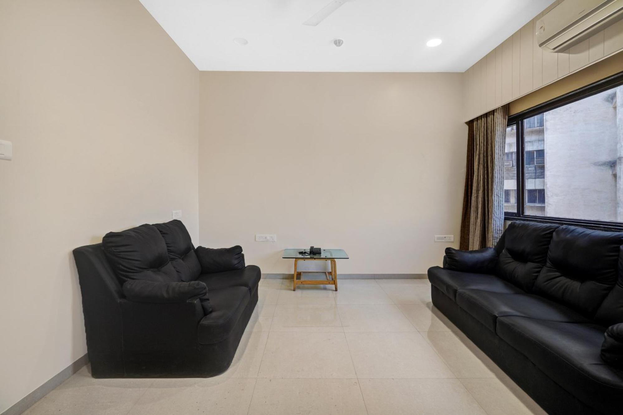 Clubhouse Hotel Raajpath Vadodara Bagian luar foto