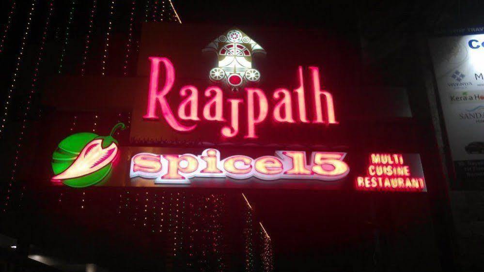 Clubhouse Hotel Raajpath Vadodara Bagian luar foto